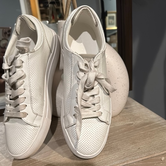 White Minimalist Low-Top Sneakers - Picture 2 of 5